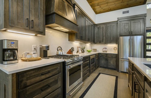 Broken Bow Cabin | A new, cozy, modern rustic cabin on the water – close to all of the Pine Lake amenities.