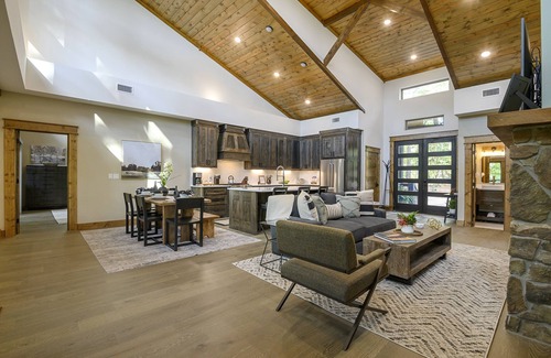 Broken Bow Cabin | A new, cozy, modern rustic cabin on the water – close to all of the Pine Lake amenities.