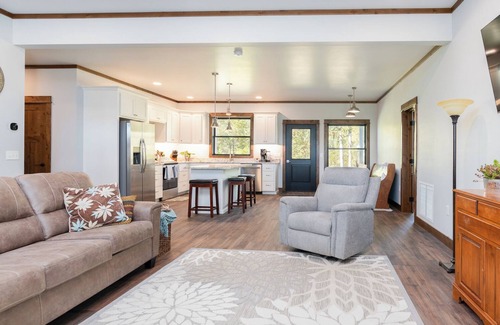 Libby House | A new vacation retreat nestled along the serene banks of the Kootenai River.