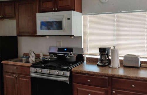 Lancaster House | A newly remodeled 1BD&1BR private whole Guest-home to yourself!