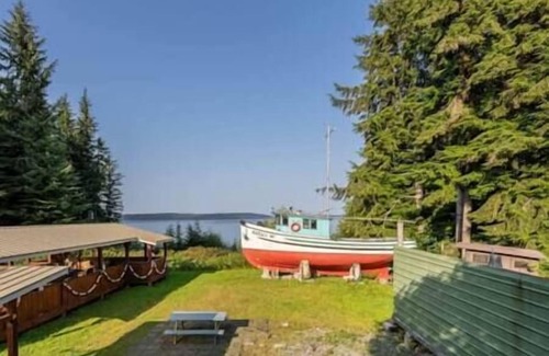 Alert Bay Cabin | (A) Oceanview Captain's Cabin (non pet friendly)