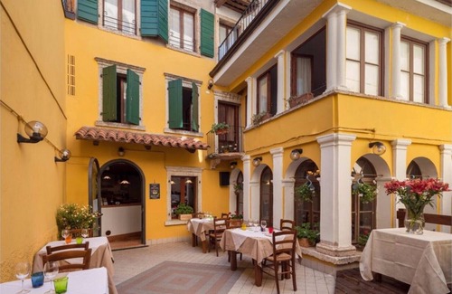 Caprino Veronese Bed & Breakfast | A old inn That is an Italian Landmark . About 200 Years old "suite 1"