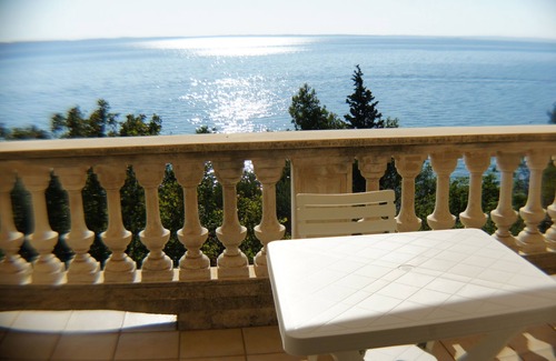 Starigrad House | A P A R T M E N T - 7 7 Private beach & swimming pool