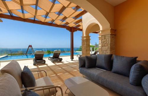 Aphrodite Hills Villa | A Paradise of Luxury and Endless Sea Views