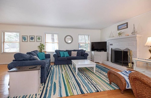 Ocean Pines House | A Pawfect Salty Hideaway-Non Group Rental-4 Bedrooms, 3 Bathrooms, Sleeps 8