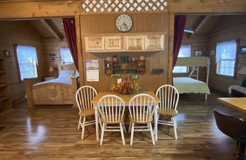 Vanderpool Cabin | A Peace of Heaven LOG Cabins & RV- Cabin #1