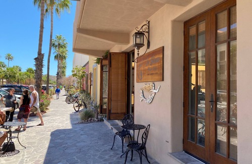 Nopolo House | A peaceful and charming 2-bedroom home located with Golf cart included