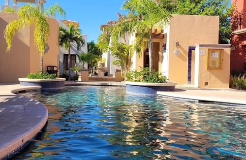 Nopolo House | A peaceful and charming 2-bedroom home located with Golf cart included
