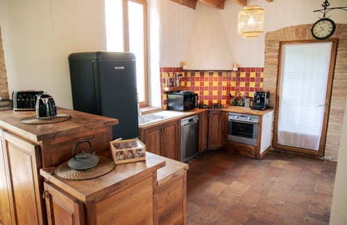 Launac House | A peaceful, comfortable and modern getaway for private and professional customers