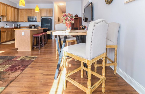 Gastonia Apartment | A Peaceful Getaway (Miami Vibe)