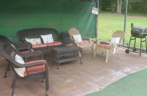 Oxford House | A Peaceful Hidden Treasure in Oxford, GA Entire 2 bedroom Guesthouse