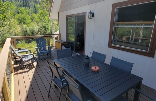 Mesa Cabin | A peaceful mountain retreat with rustic charm 1/2 mile from ski and bike resort