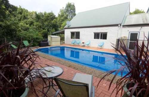 Forster Apartment | A peaceful , relaxing acreage 10 minutes from beaches shopping and National Park