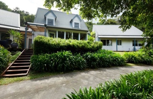 Forster Apartment | A peaceful , relaxing acreage 10 minutes from beaches shopping and National Park