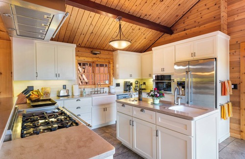Forestville House | A Peaceful Retreat in Wine Country - The Maefield Vineyard House