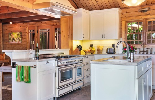 Forestville House | A Peaceful Retreat in Wine Country - The Maefield Vineyard House