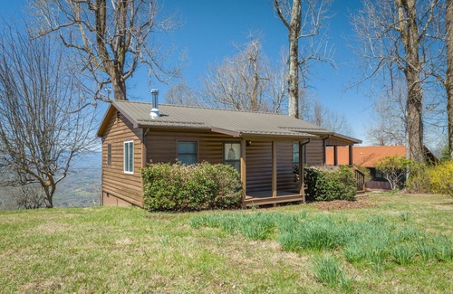 Morganton Cabin | A peaceful tiny cabin with sweeping views of the mountains.