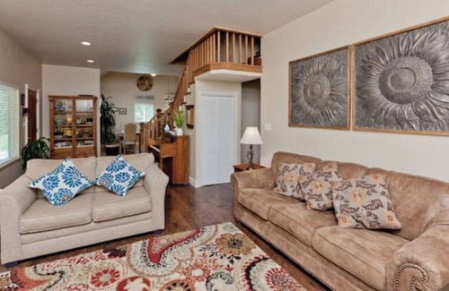 Palisade House | A Peach of a Farmhouse