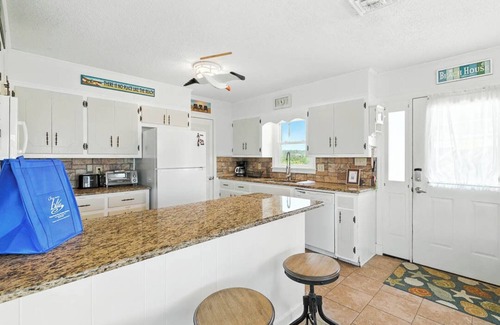 South Nags Head House | A Pearl in the Oyster | 100 ft to the beach | Hot Tub and Dog Friendly