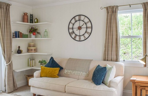Kirkmichael Cottage | A perfect location for couples who wish to enjoy the beautiful Ayrshire coast and countryside.