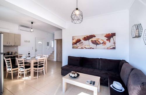 Nidri House | A PERFECT VILLA WITH POOL AND SEA VIEWS IDEAL FOR FAMILIES IN NIDRI, LEFKADA