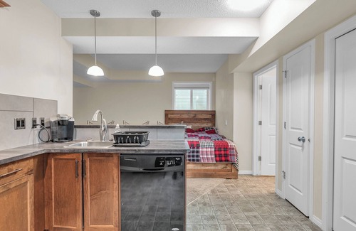 Southeast Calgary House | A pet friendly quiet neighbourhood! Great for safe quiet trips!