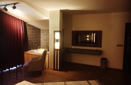 Ayder Apartment | A place having historical arc-bridge view, a garden by river to spend time!