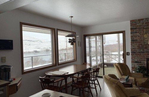 Lewiston House | A place to GATHER on the Mighty Snake. SPACIOUS 5 bedroom, Hot Tub and VIEW!