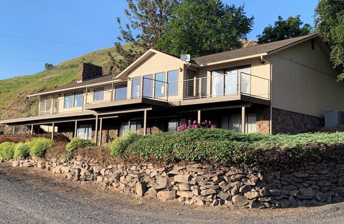 Lewiston House | A place to GATHER on the Mighty Snake. SPACIOUS 5 bedroom, Hot Tub and VIEW!