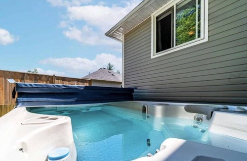 Wasaga Beach House | A place where you come as guests & leave as friends!