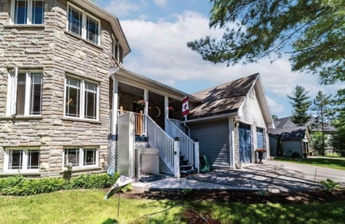 Wasaga Beach House | A place where you come as guests & leave as friends!