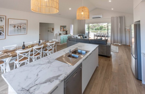 Mannum House | A place where you can relax & unwind enjoying cocktails with family & friends