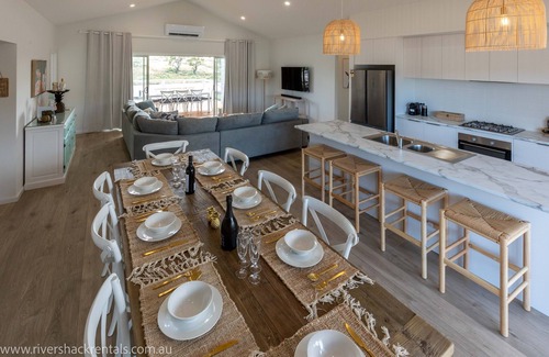 Mannum House | A place where you can relax & unwind enjoying cocktails with family & friends