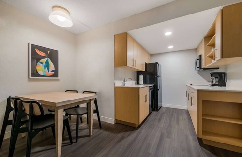 Florida Central Atlantic Coast Hotel | A Place You'll Surely Enjoy! w/Pool, Short Drive to SeaWorld Orlando