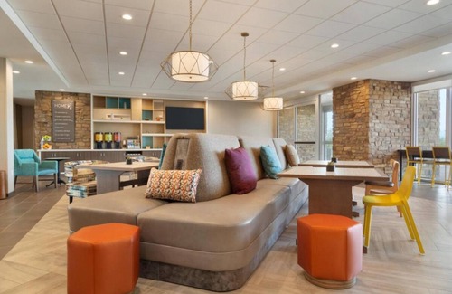 East Mesa Hotel | A Place You'll Surely Enjoy! 2 Relaxing Units, Outdoor Pool, Free Breakfast!