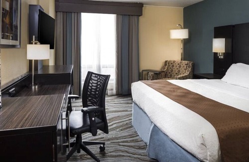 Rock Island House | A Pleasurable Staycation w/ Free Breakfast!