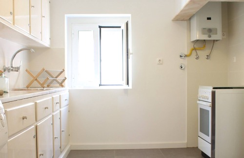 Misericordia Apartment | A Portuguesa III, at Bica's Funicular Street