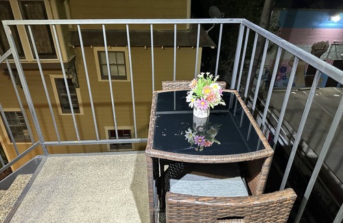 Oak Lawn Condo | A Private 3 bed 2 bath Condo Oasis in Oaklawn Turtle Creek Area on Roswell Court