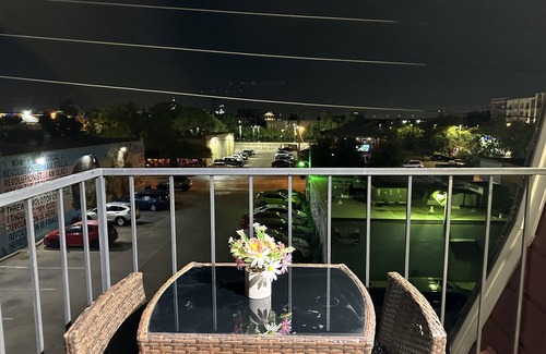 Oak Lawn Condo | A Private 3 bed 2 bath Condo Oasis in Oaklawn Turtle Creek Area on Roswell Court