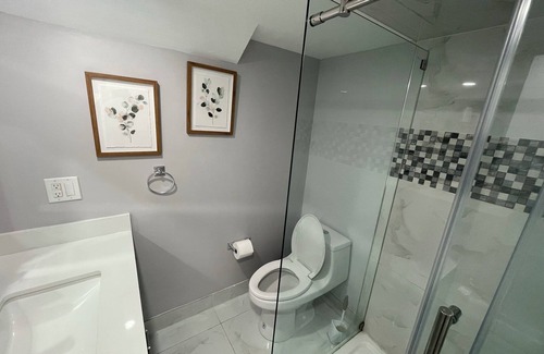 Halton Regional Municipality House | A Private Basement Studio Unit with King bed