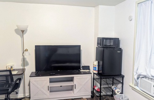 Harrisburg - Hershey House | A private room with praivet shower
