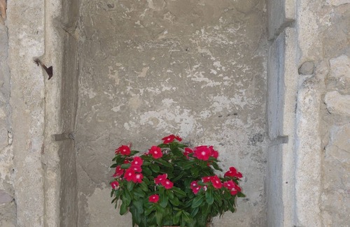 Boulbon House | A Provencal village house near of shops and restaurants with Air Con Bedrooms