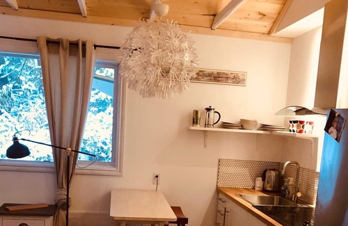 Regional District of Nanaimo House | A quaint loft style apartment located by trails in the forest.
