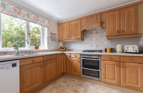 Eastington House | A Quaint, Relaxing 3-Bed Cottage in Eastington