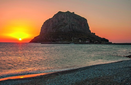 Velies Cottage | a quiet little Greek village with a classic cottage 15 minutes from monemvasias