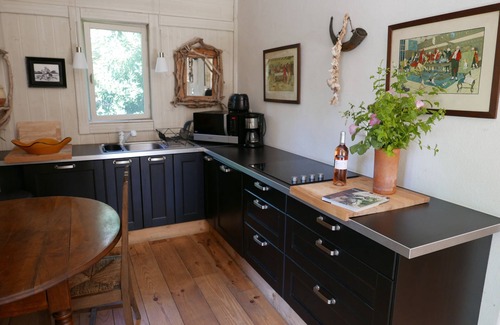 Saint-Etienne-du-Gres Cabin | A quiet natural setting, a comfortable 60M2 apartment with swimming pool & bbq.