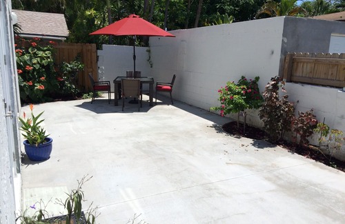 Central Oakland Park Apartment | A Quiet Oasis - Private Studio - Large Saltwater Pool. - Hot Summer Discounts!