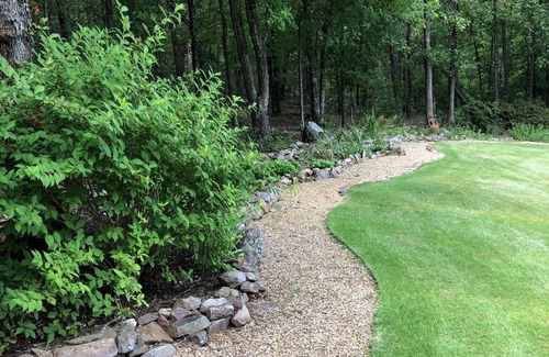Ferndale Apartment | A QUIET RETREAT IN THE WOODS JUST A FEW MINUTES FROM THE CITY.