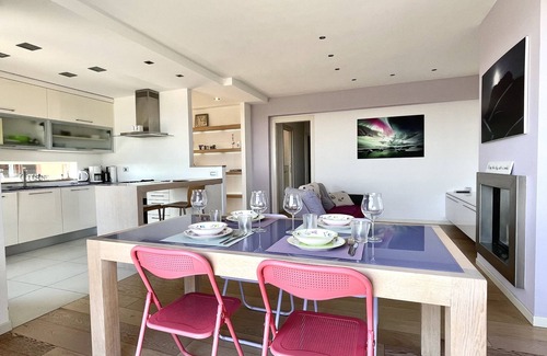 Padenghe sul Garda Apartment | A quiet terrace with a breathtaking view of Lake Garda