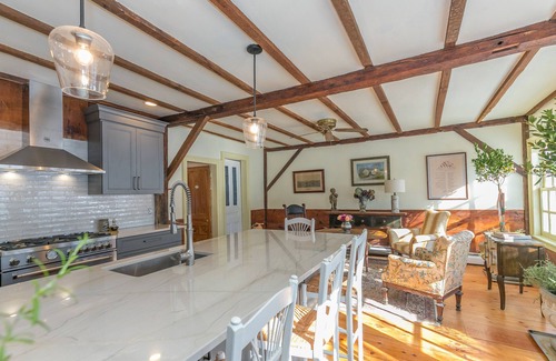 Groton House | A Quintessential New England Historical Guesthouse